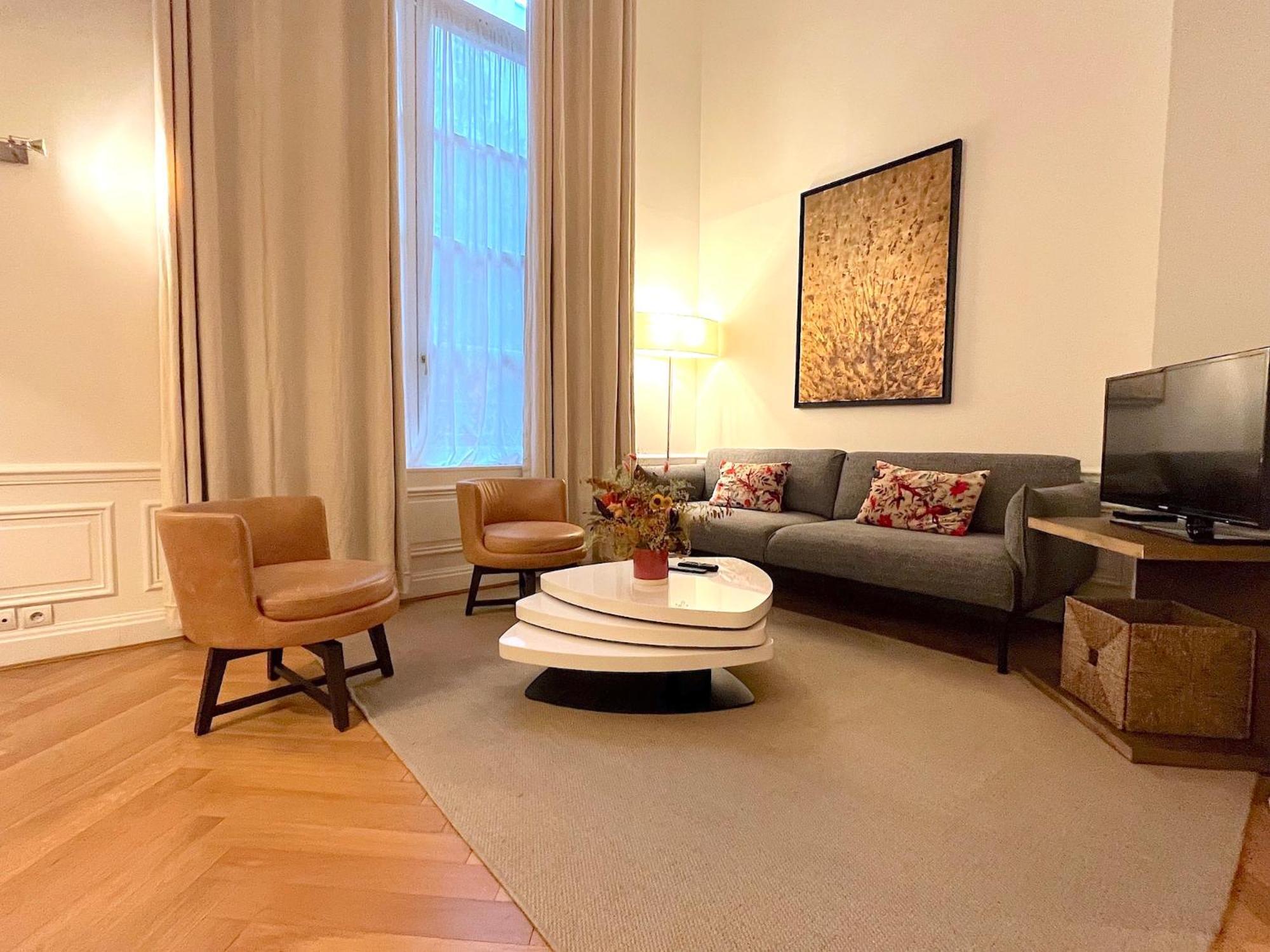Pierre Charron Apartment *