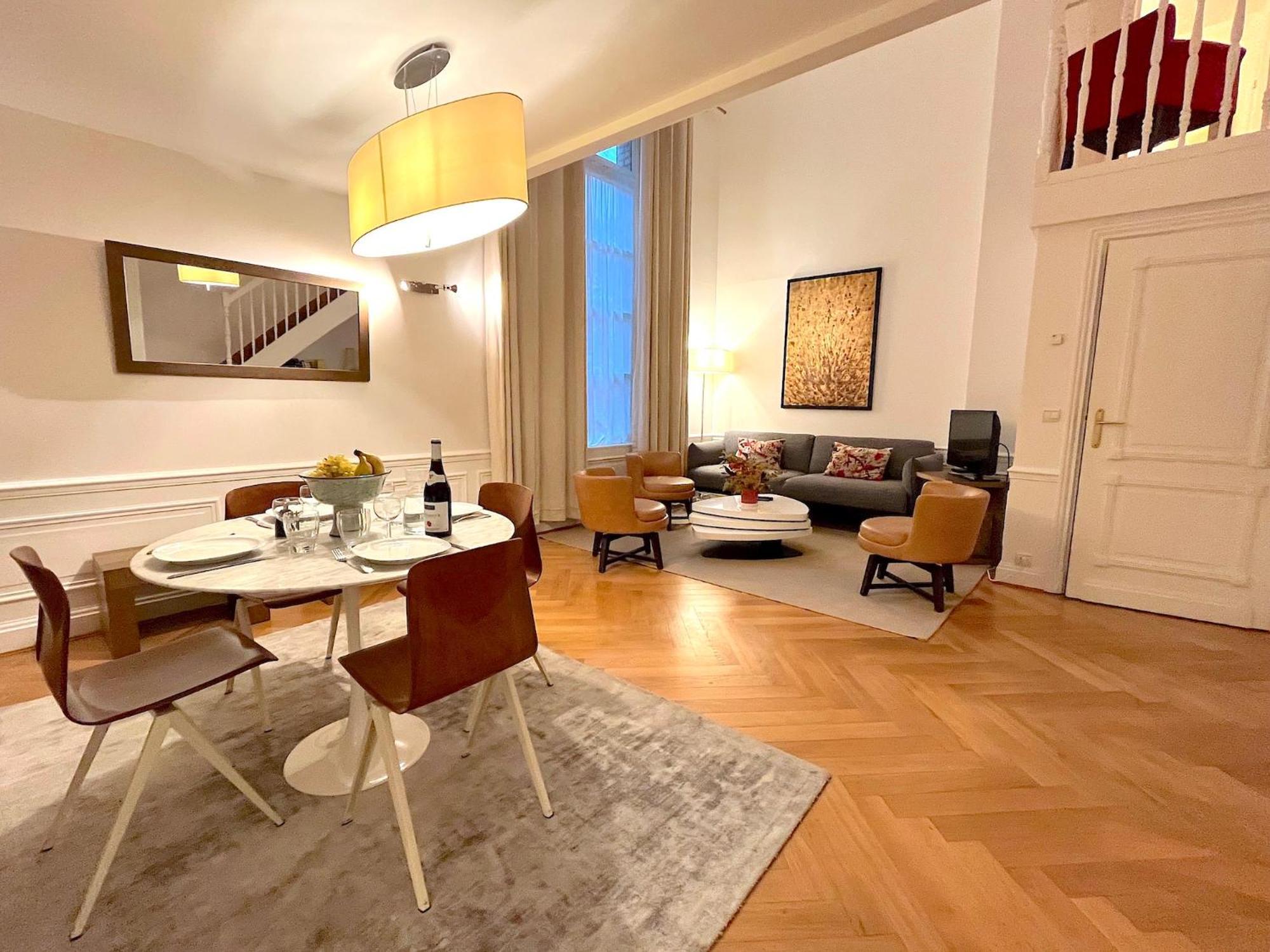 Apartment Pierre Charron Paris