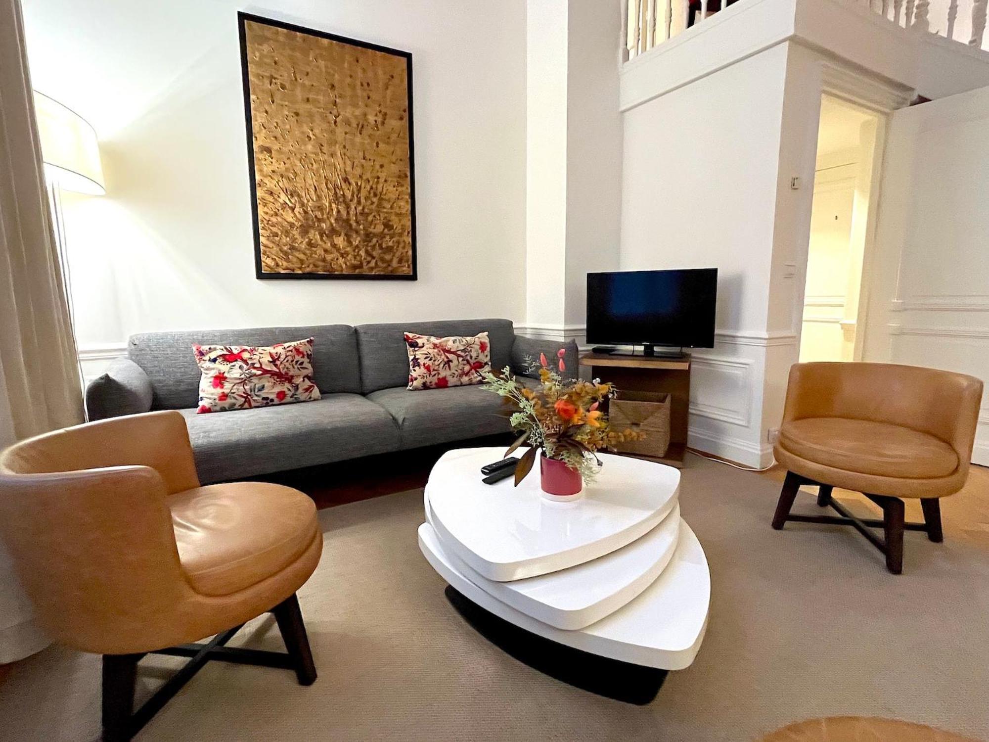Pierre Charron Apartment *