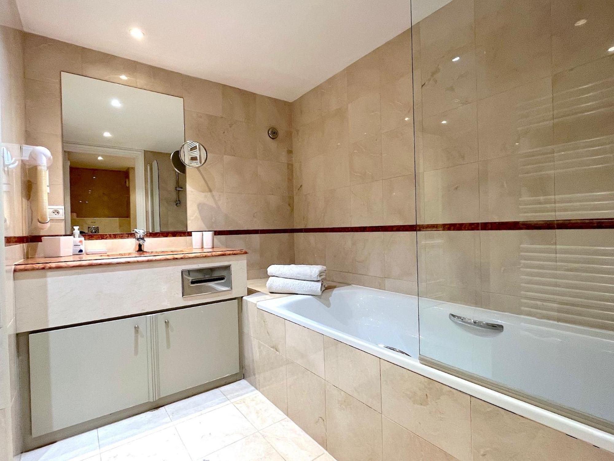 Pierre Charron Apartment