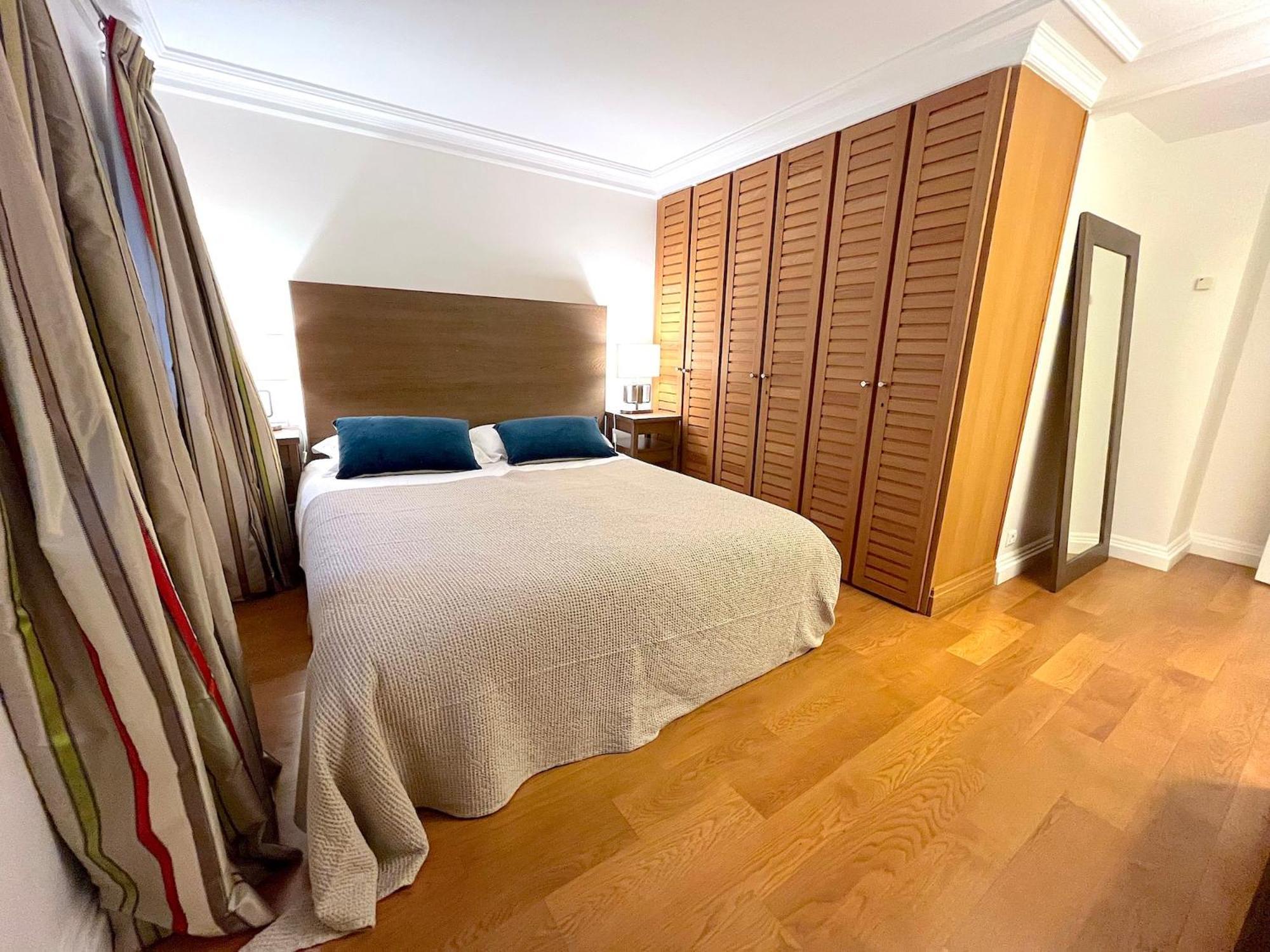 Pierre Charron Apartment *